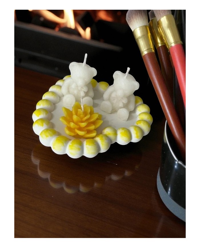 Kalp Beton Takı Tabağı Üstünde 2 Adet Ayıcık ve 1 Adet Çiçek Mum